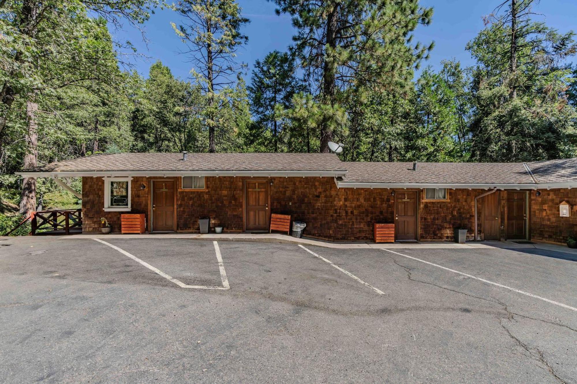 Narrow Gauge Inn Fish Camp Exterior photo