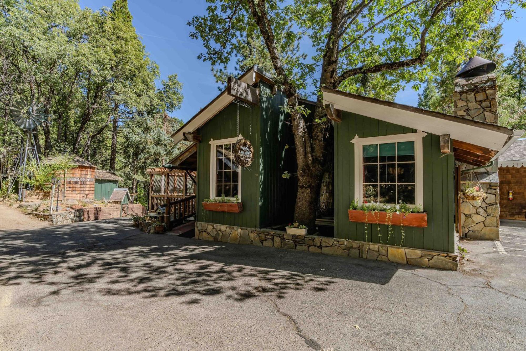 Narrow Gauge Inn Fish Camp Exterior photo